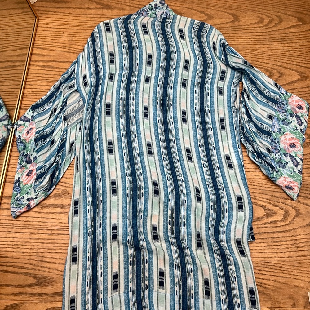 Bcbg High-Low Kimono - Picture 2 of 3
